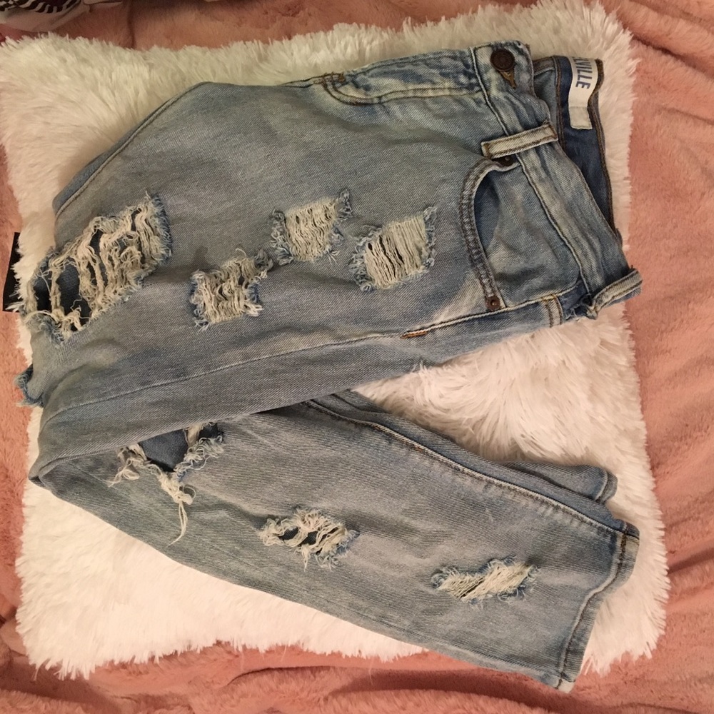Melville size 24 distressed jeans